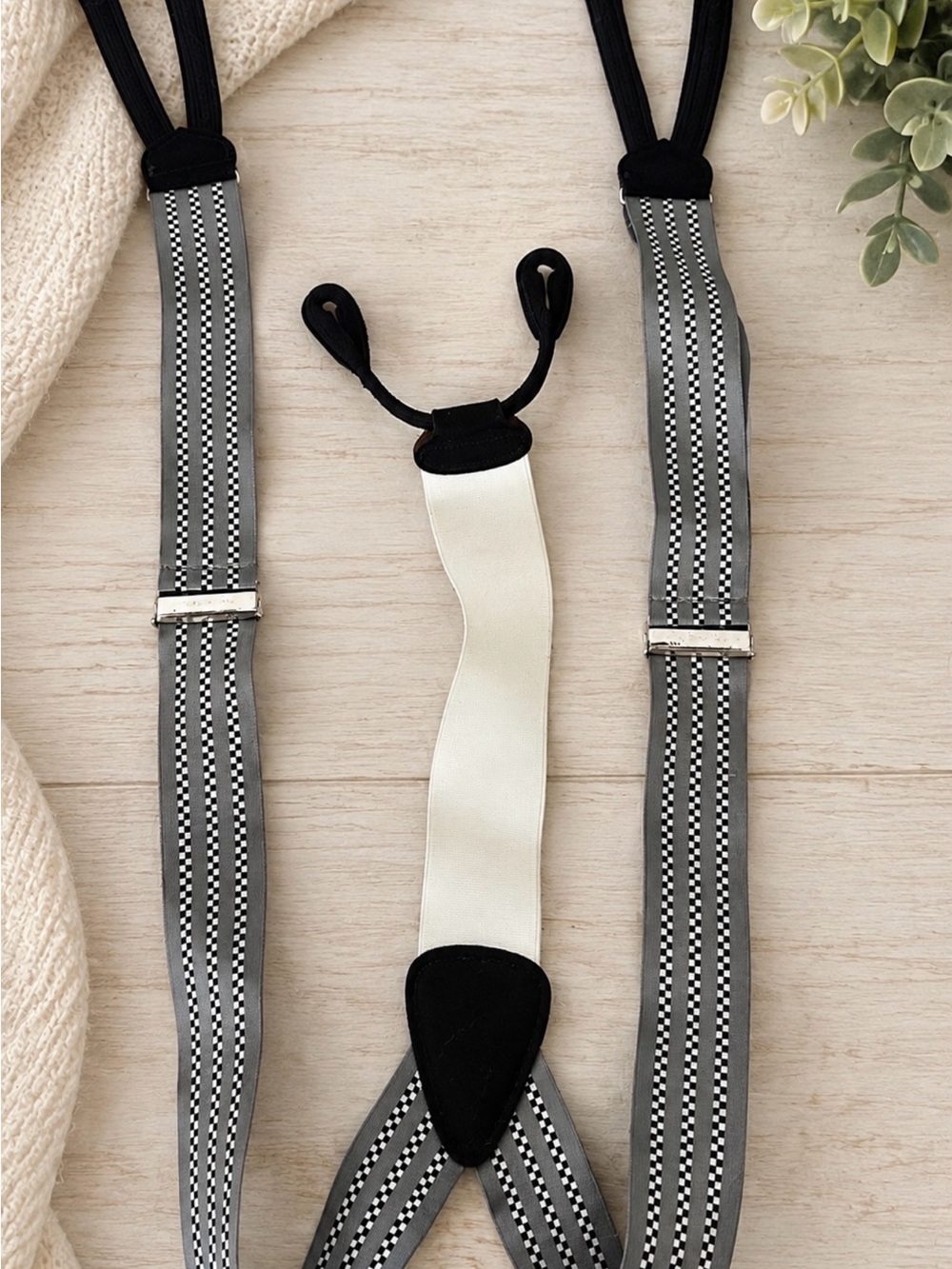 Trafalgar Men's Black and Gray Checkered Suspenders